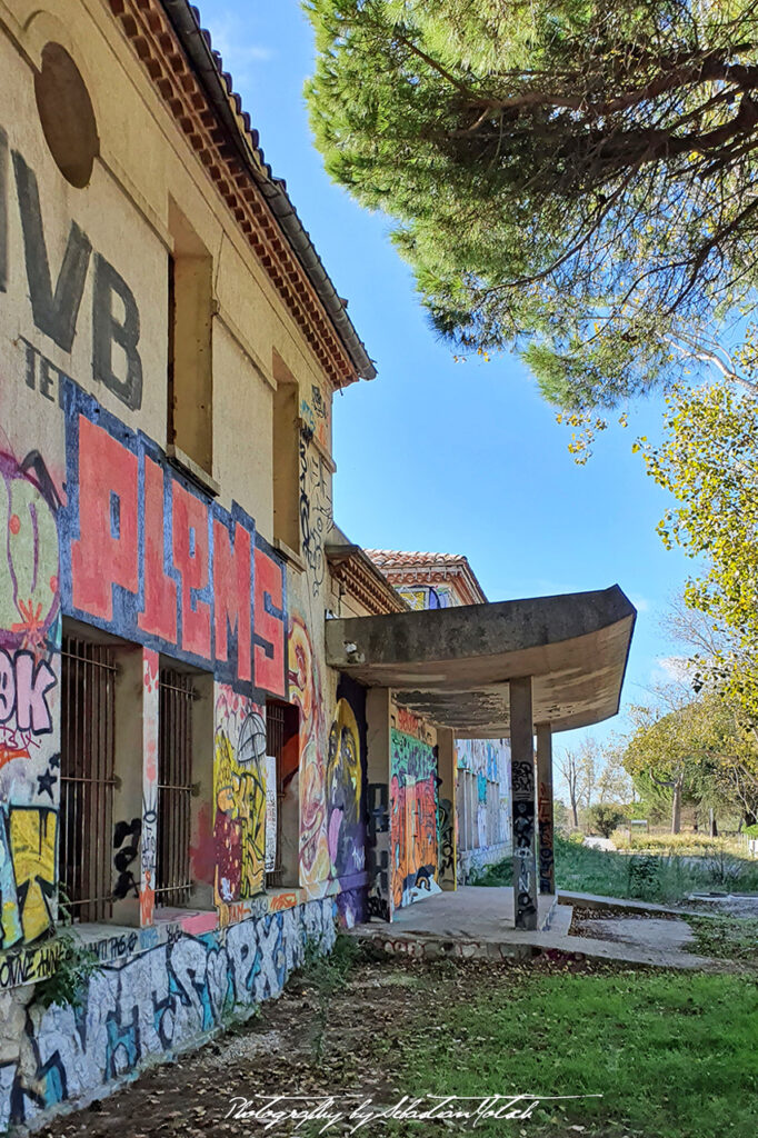 France Plage du Boucanet Graffitti Photography by Sebastian Motsch