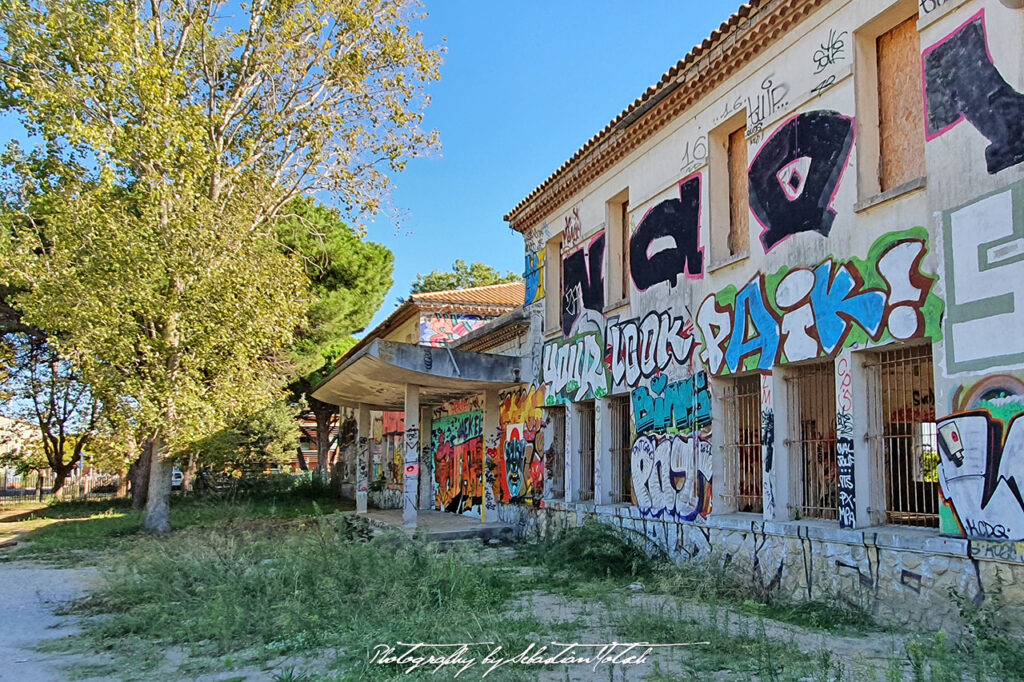 France Plage du Boucanet Graffitti Photography by Sebastian Motsch