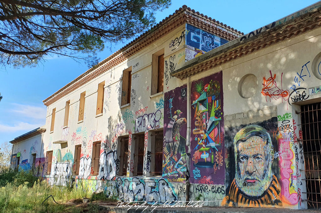 France Plage du Boucanet Graffitti Photography by Sebastian Motsch