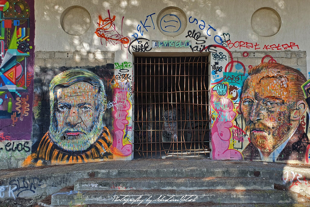 France Plage du Boucanet Graffitti Photography by Sebastian Motsch