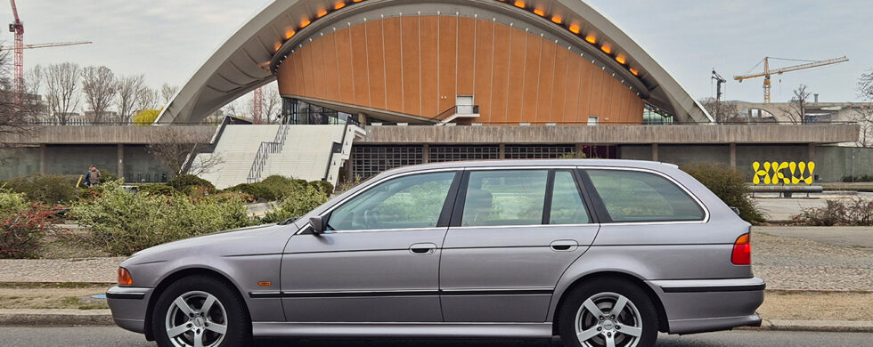 2025-03-29 BMW E39 528i Touring at HKW Berlin Photography by Sebastian Motsch
