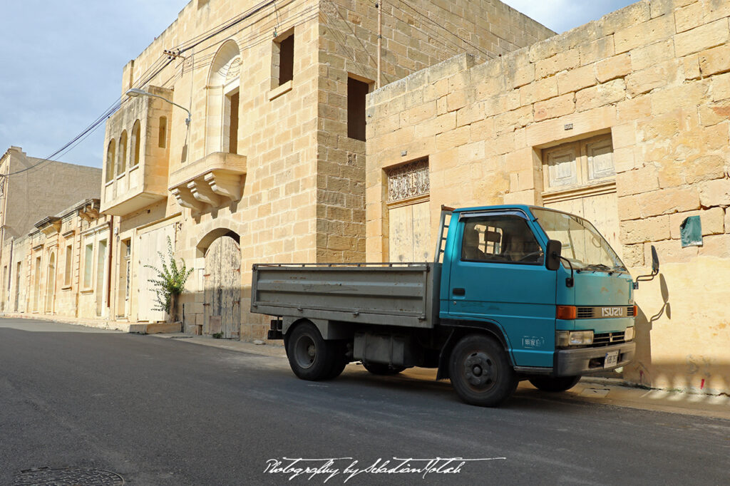 Isuzu ELF Malta Drive-by Snapshots by Sebastian Motsch