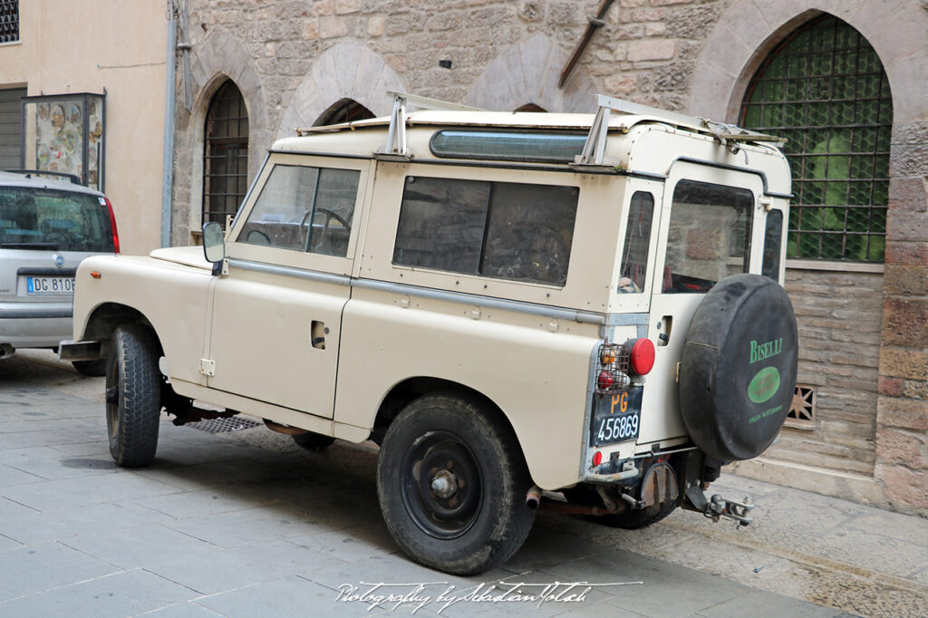 Land Rover Series 3 SWB Assisi Italia Drive-by Snapshots by Sebastian Motsch 04
