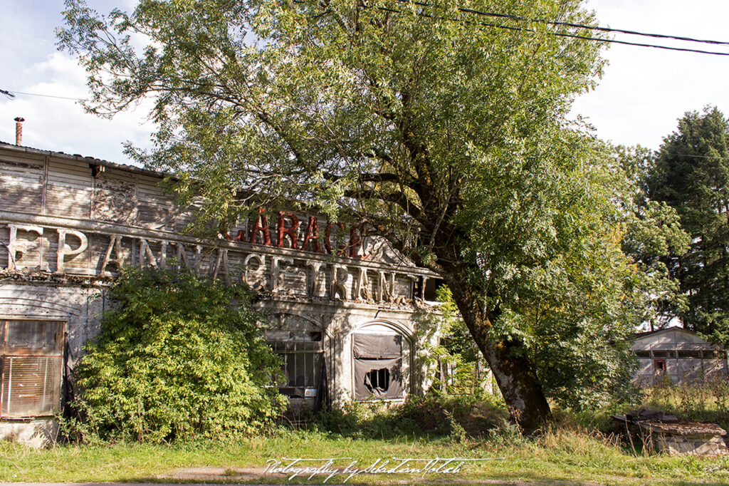 France Station Service A La Rose des Vents Photography by Sebastian Motsch
