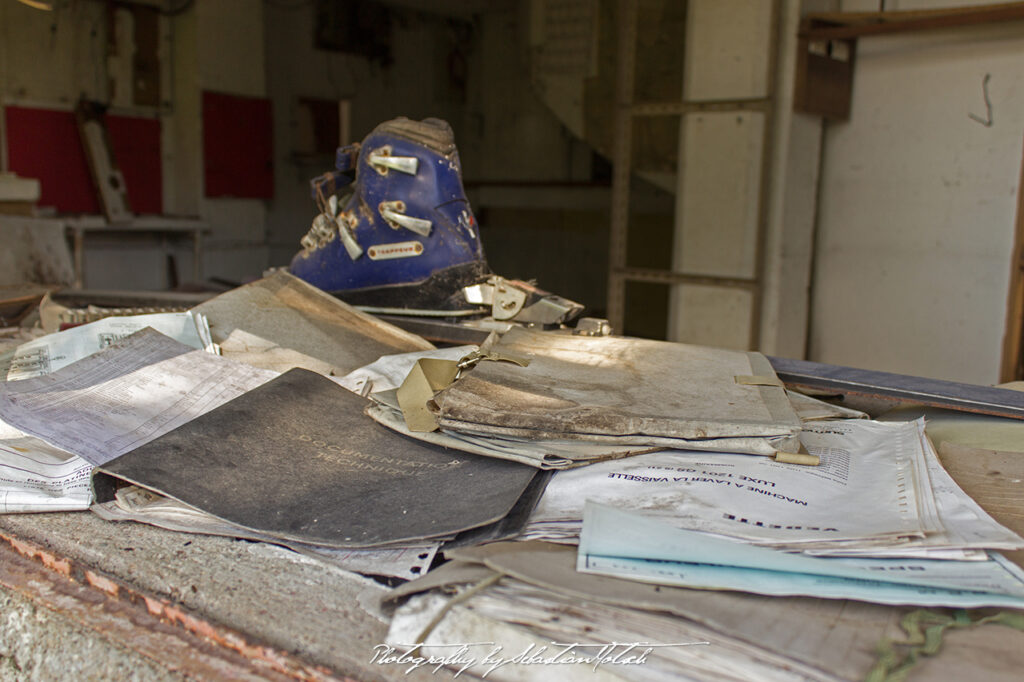 France Station Service A La Rose des Vents Photography by Sebastian Motsch