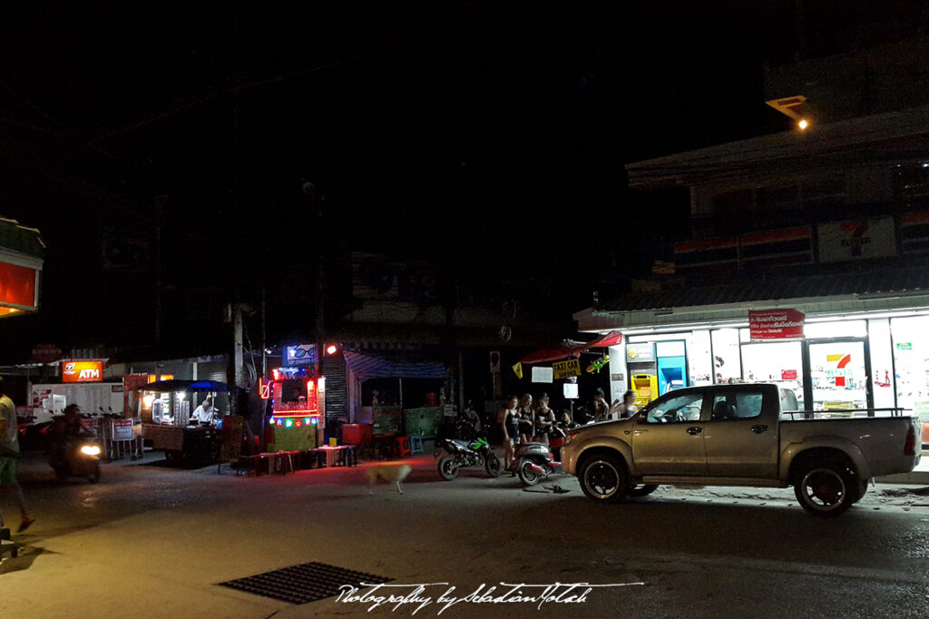 Toyota Hilux 4x4 Koh Tao Drive-by Snapshots by Sebastian Motsch