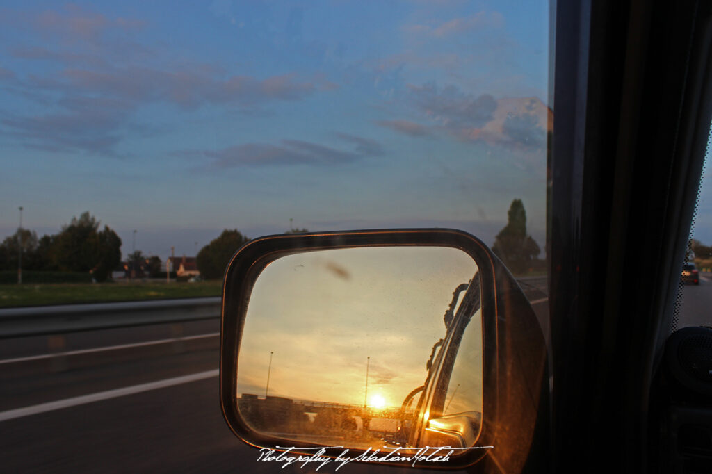 Mitsubishi L300 GLX near Beaune France Photo by Sebastian Motsch