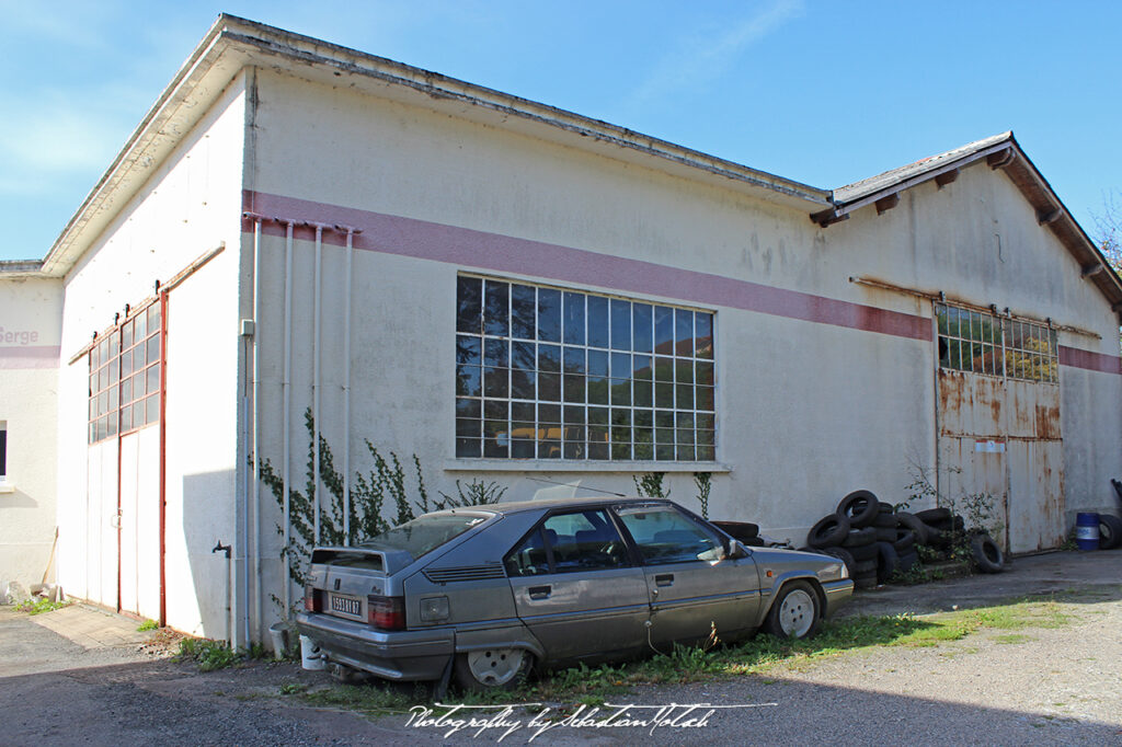 Modern Garage Chalus France Citroen BX Drive-by Snapshots by Sebastian Motsch