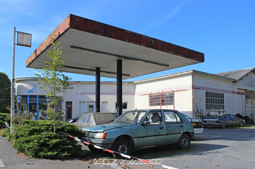 Modern Garage Chalus France Drive-by Snapshots by Sebastian Motsch