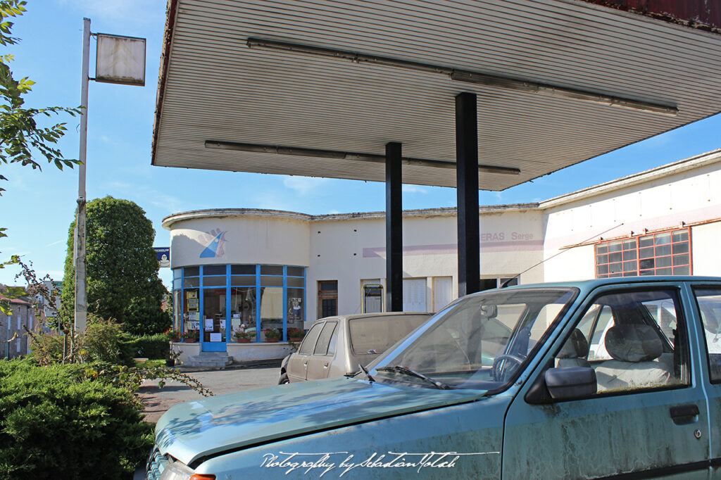 Modern Garage Chalus France Peugeot 205 Drive-by Snapshots by Sebastian Motsch