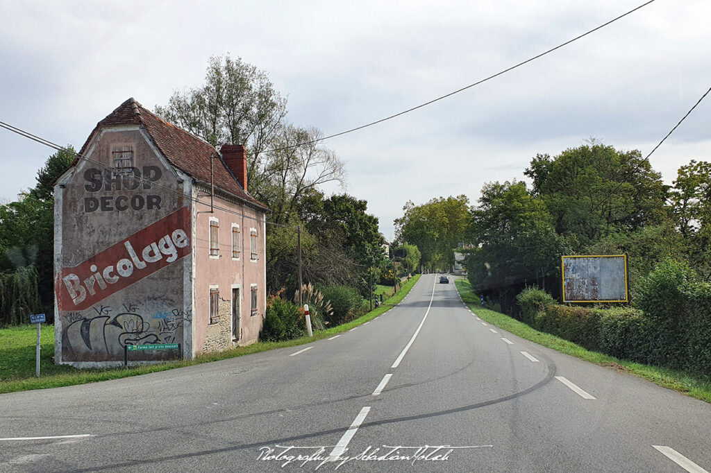 2021-09-28 France D871 Bricolage Photography by Sebastian Motsch