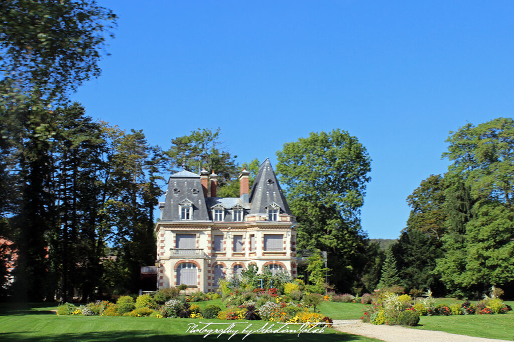 Chateau Bourgogne France Photo by Sebastian Motsch