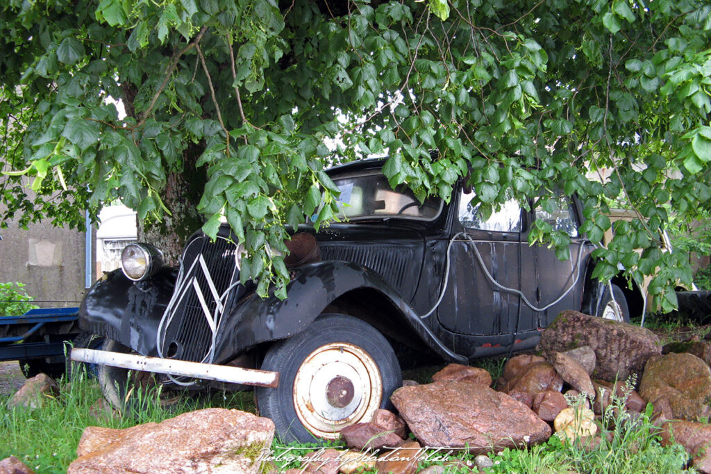 Goldies Boutique 2007 Citroen Traction Avant Drive-by Snapshots by Sebastian Motsch