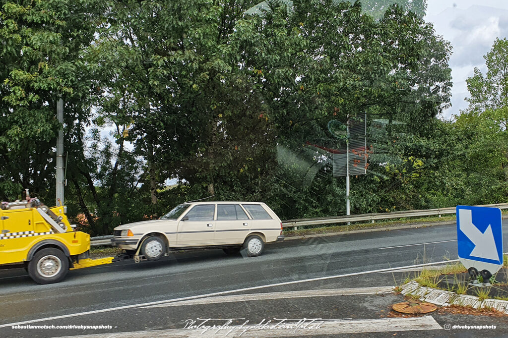 Peugeot 305 Break France D871 Drive-by Snapshots by Sebastian Motsch