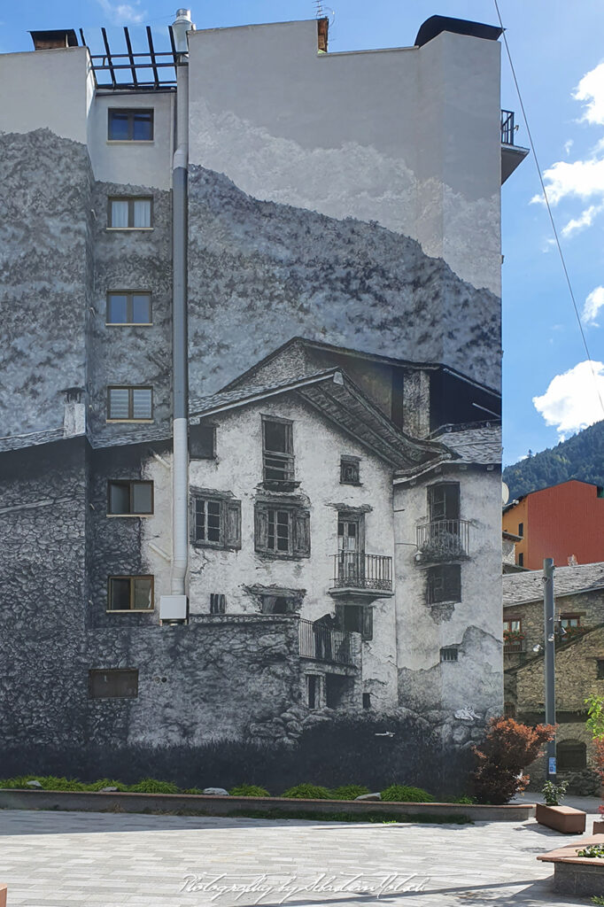 2021-09-29 Andorra L-Aldosa Building Street Art Photography by Sebastian Motsch