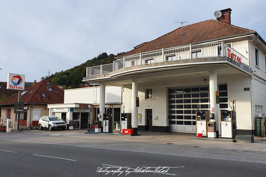 2021-10-02 France Baume-les-Dames Station Service Photography by Sebastian Motsch