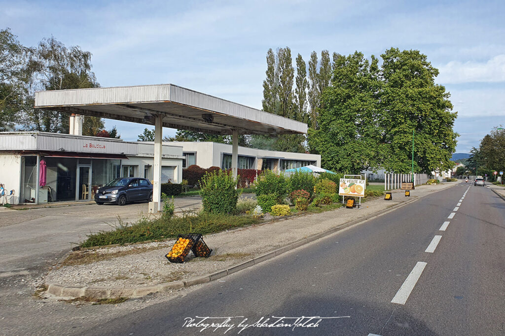 2021-10-02 France Station Service Photography by Sebastian Motsch